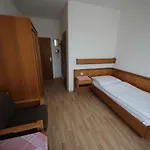 Kleinmünchen Garni 2*