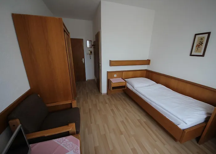 Kleinmünchen Garni 2*